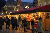 Il Mercatino di Natale di Bolzano è un luogo incantevole per vivere il periodo natalizio. L'atmosfera suggestiva, le bancarelle festosamente decorate e i profumi di vin brulé e panettone rendono questo mercato un'esperienza indimenticabile.