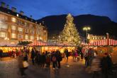 Mercatino di Natale di Bolzano davanti al duomo