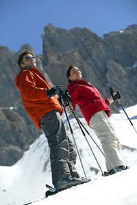 Das Skigebiet Obereggen in Südtirol ist ein wahres Winterparadies. Eingebettet in die malerische Alpenlandschaft bietet es erstklassige Skipisten und eine bezaubernde Naturlandschaft, die jeden in ihren Bann zieht.