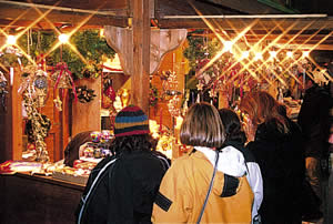 The Meran Christmas Market is an enchanting place to experience the Christmas season. The festive atmosphere, the beautifully decorated stalls, and the scents of mulled wine and gingerbread make this market an unforgettable experience.